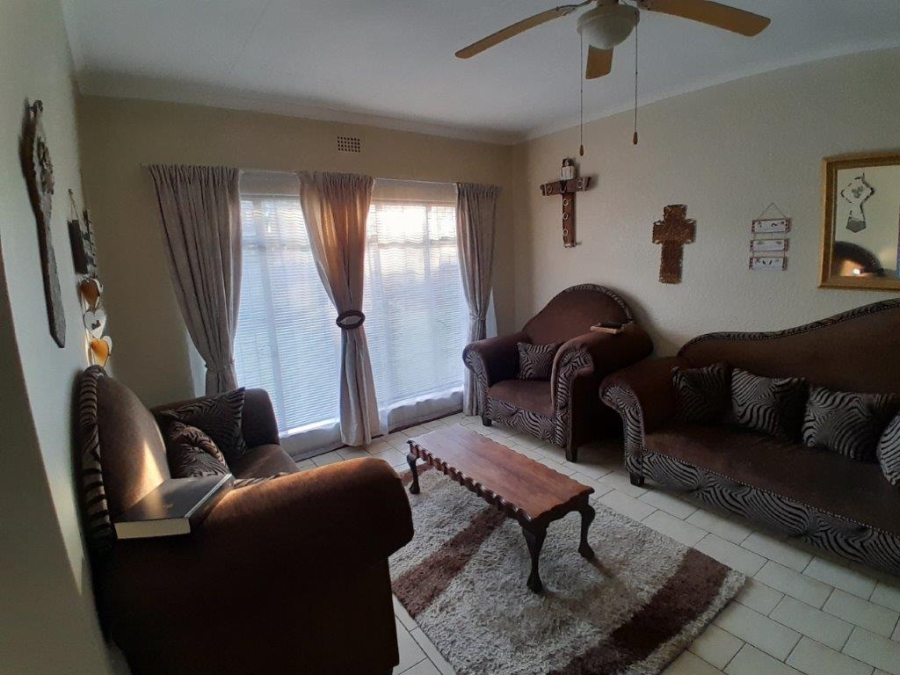 5 Bedroom Property for Sale in Geelhoutpark North West